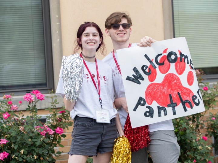 Orientation Leaders Holding Welcome Sign