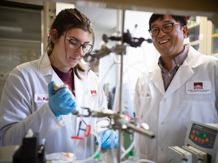 Graduate student Marialuisa Berghela works in the lab with Associate Professor Kideok Jin PhD