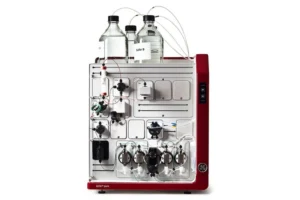 ÄKTA Pure 25 chromatography system purifying proteins with multiple pumps.