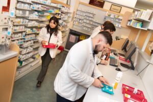 Alanna Sarno and Jan Rivera Guerra in pharmacy
