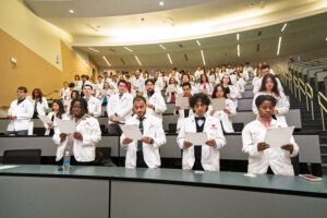 P3 students recite the Oath of the Pharmacist as part of their Sendoff event