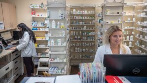 Students work in pharmacy