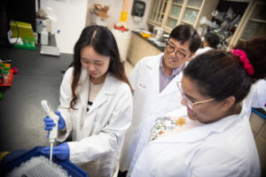 Pharmaceutical Sciences students in lab with Dr. Kideok